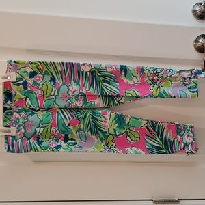 Lily Pulitzer leggings with bow tie at bottom. Girls 8-10